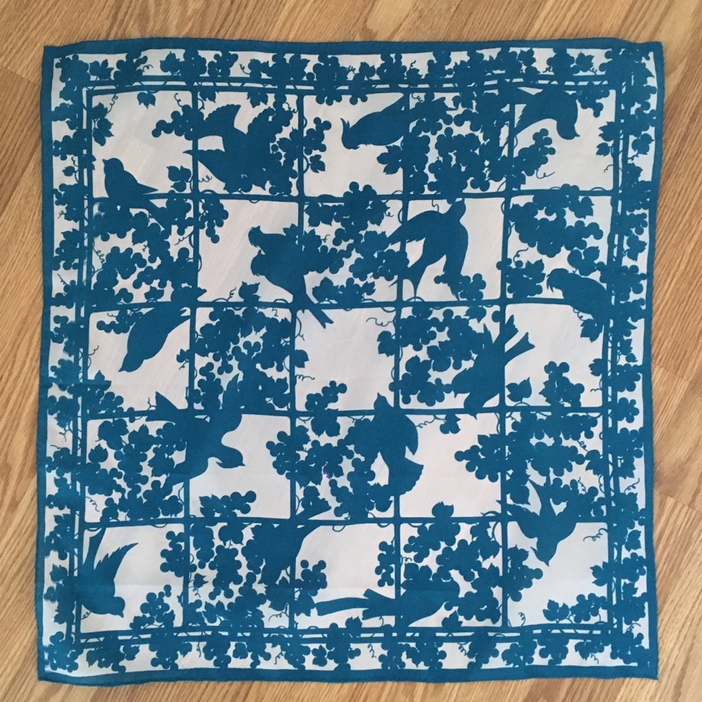 Vintage BIRDS 1970s blue white bird scarf square
